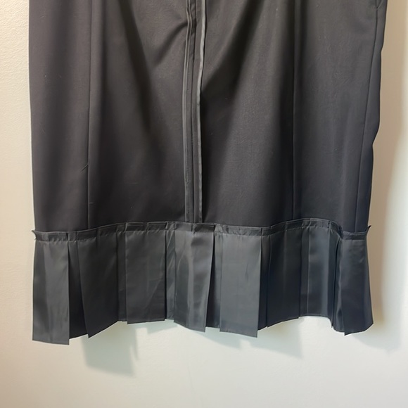 Gorgeous Simply Vera Wang tuxedo pencil skirt in size 12. Back detail is 🔥 - Picture 9 of 11